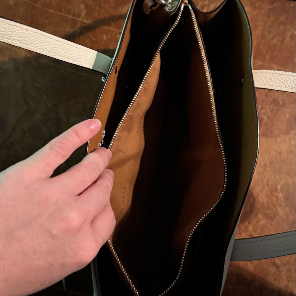 Coach Cream Leather Tote Bag - Picture 4 of 5